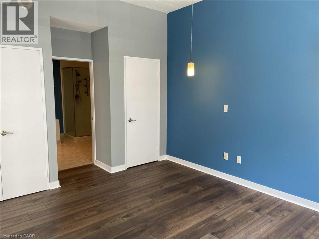 #213 191 KING STREET S - 33