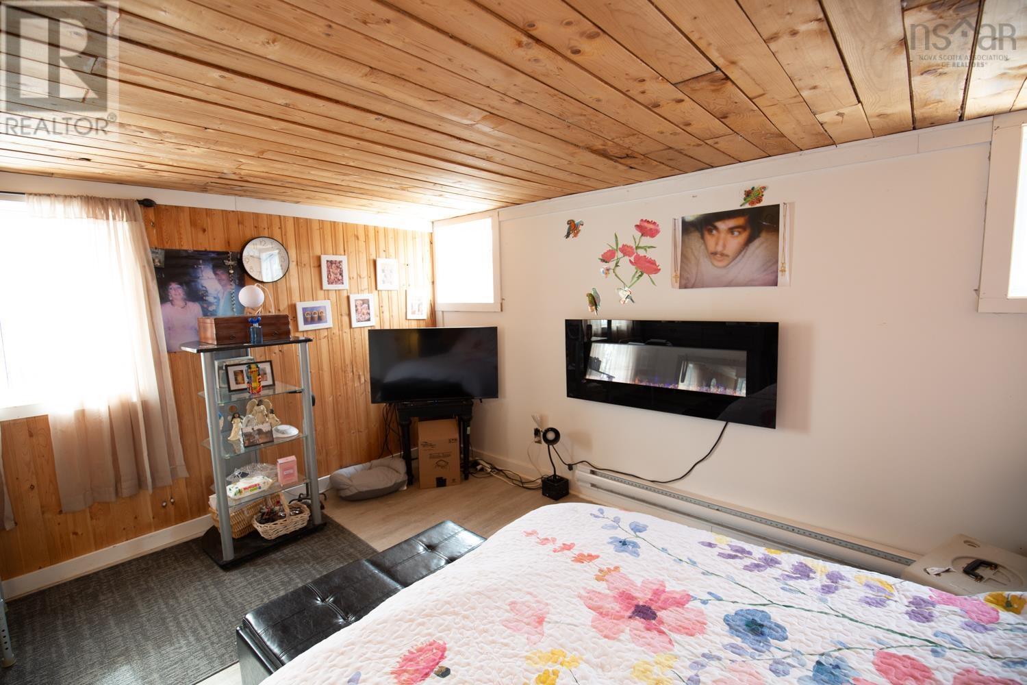 Property 17 of 26 of 107 UPPER PEMBROKE Road