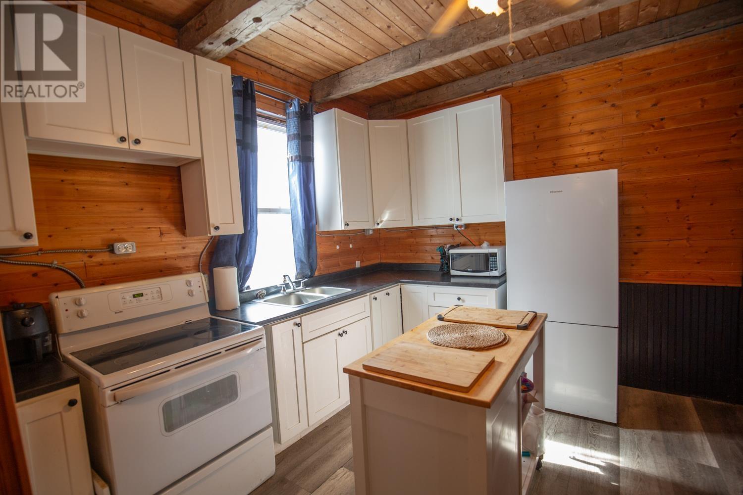 Property 8 of 26 of 107 UPPER PEMBROKE Road