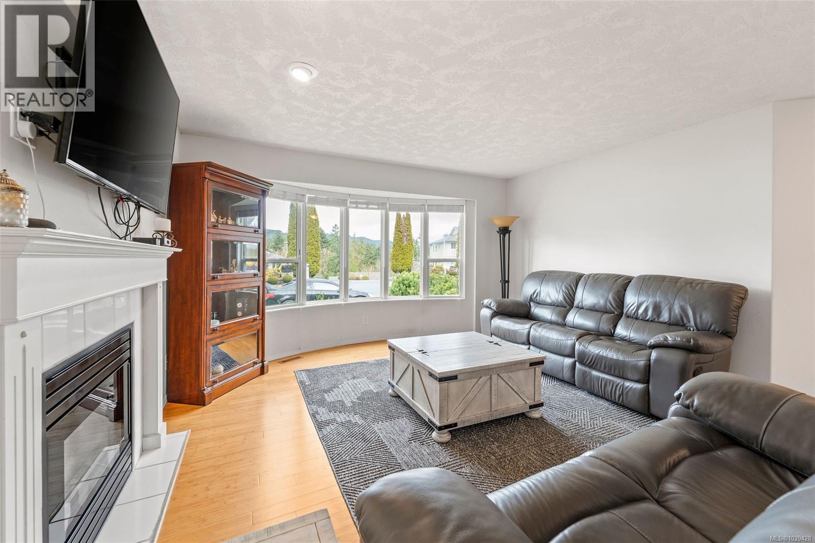 1149 Walkem Rd — photo 22