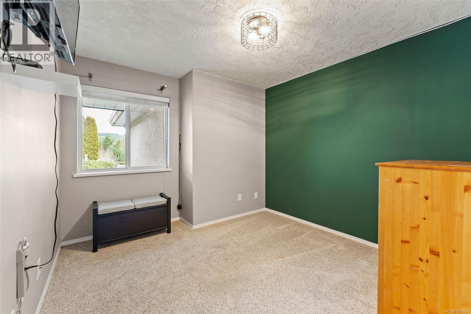 1149 Walkem Rd — photo 34