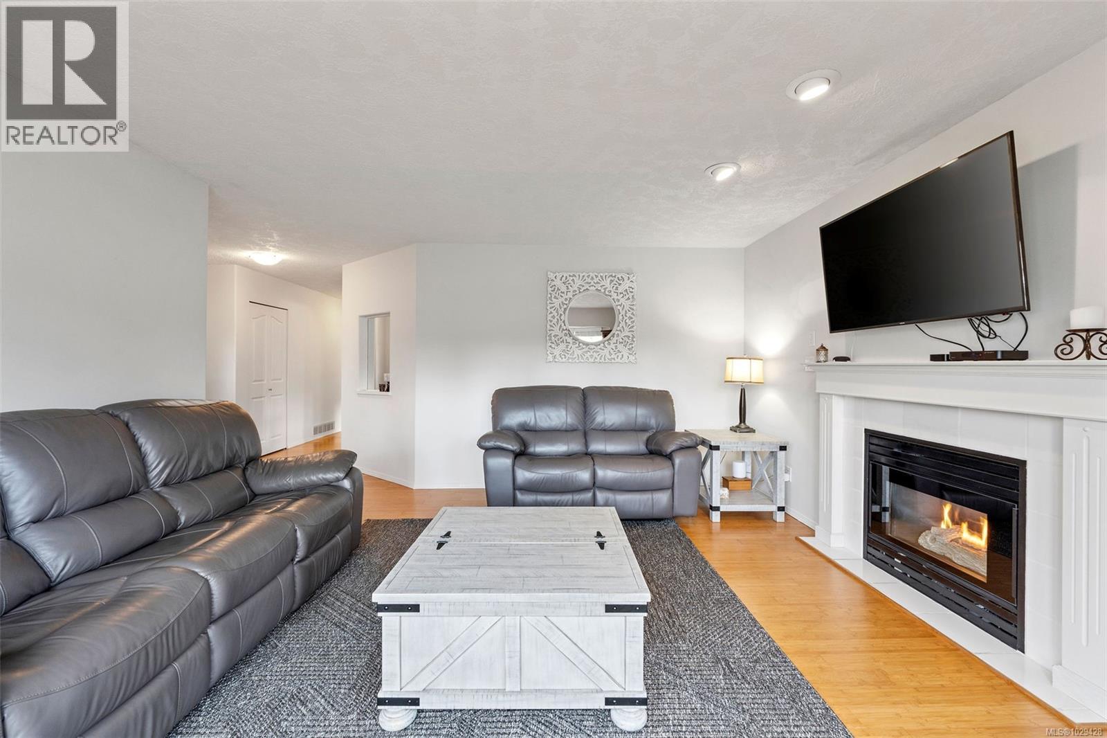 1149 Walkem Rd — photo 21