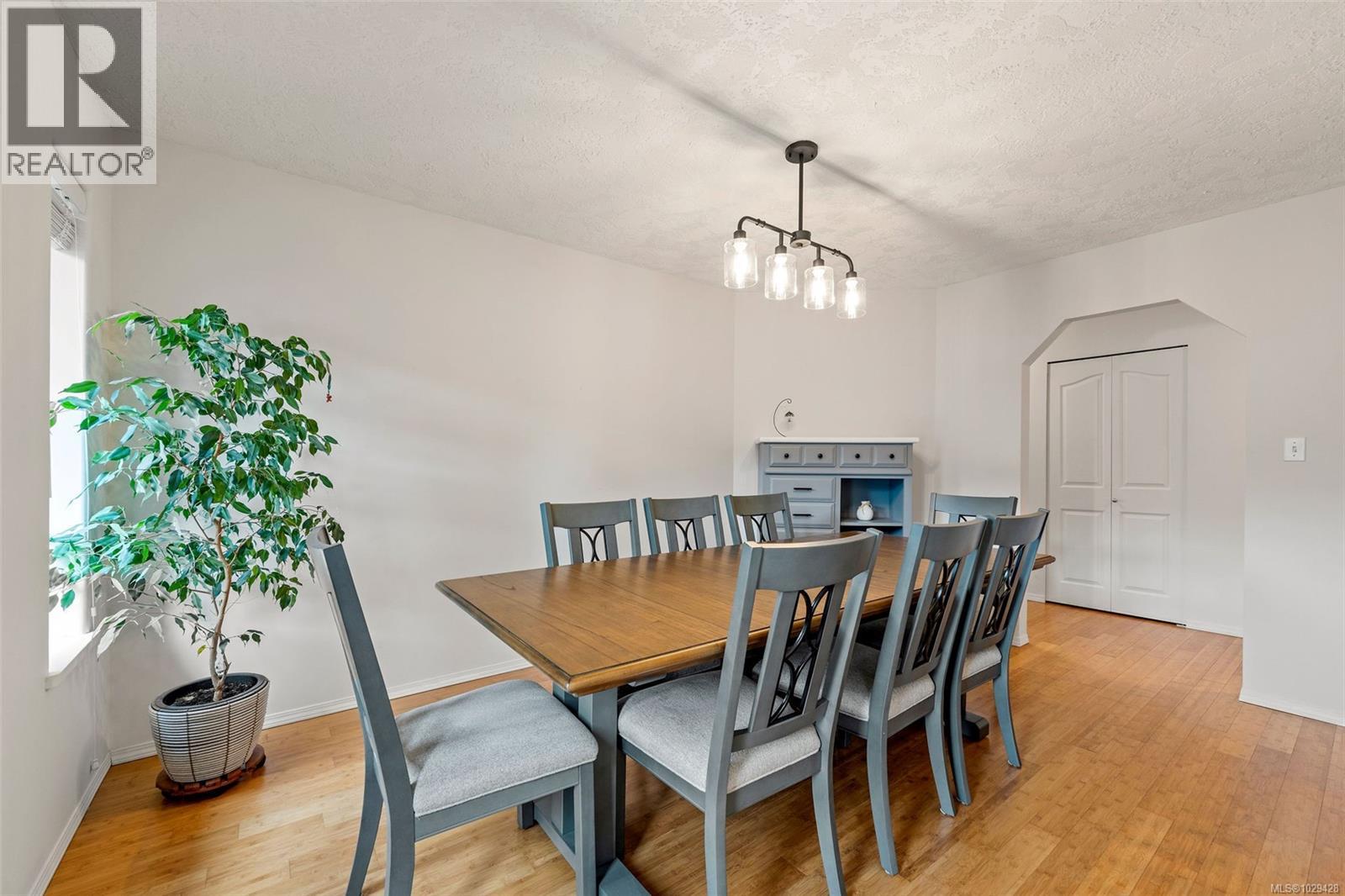 1149 Walkem Rd — photo 15