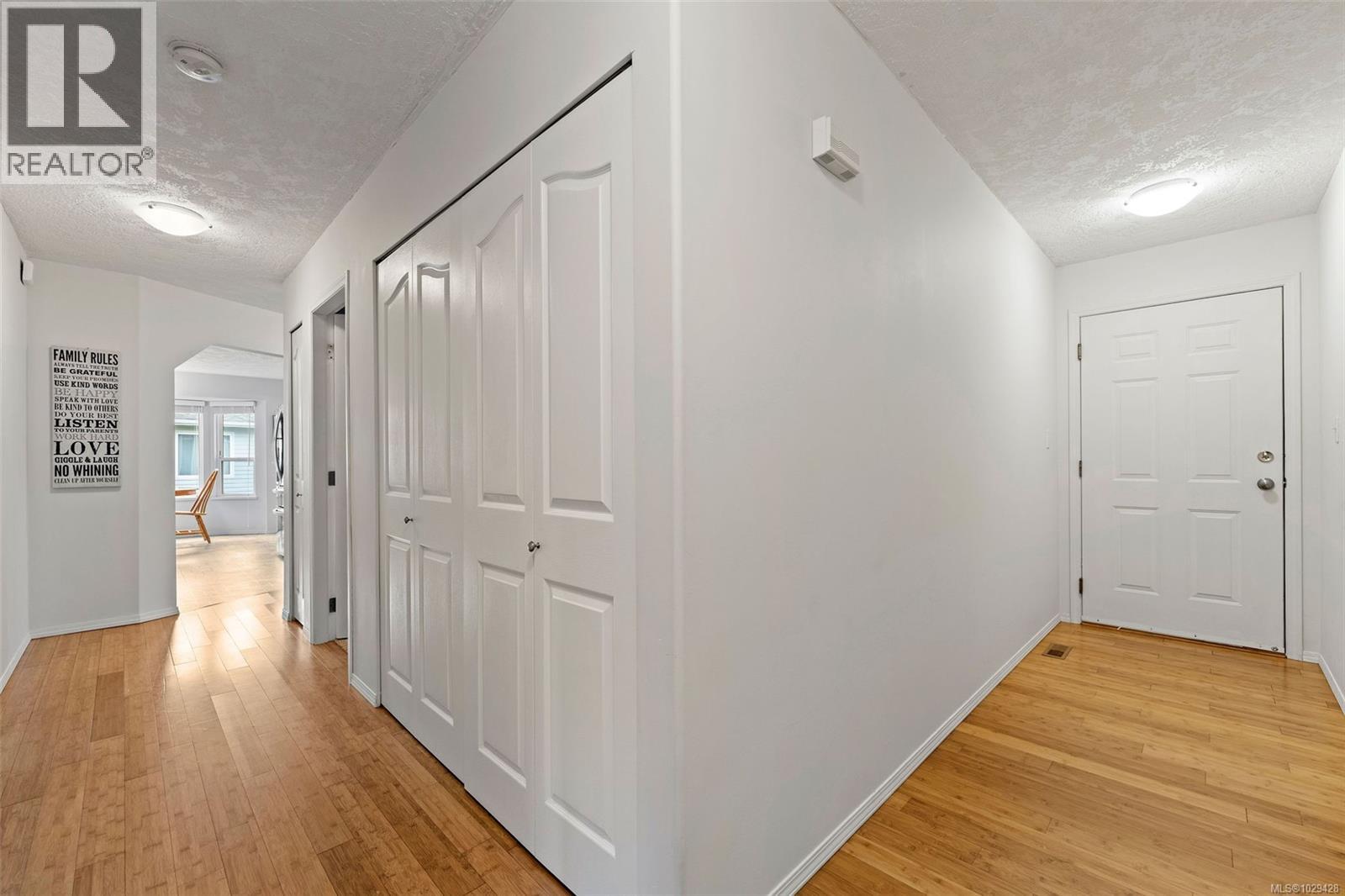 1149 Walkem Rd — photo 29