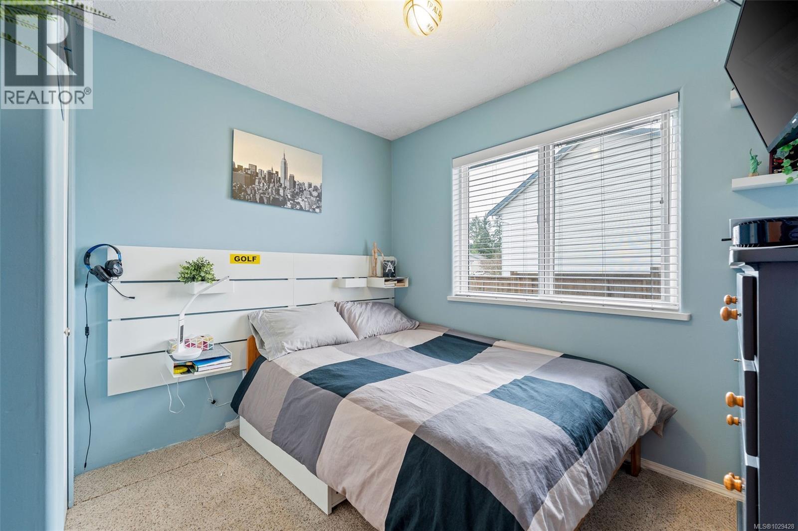 1149 Walkem Rd — photo 33
