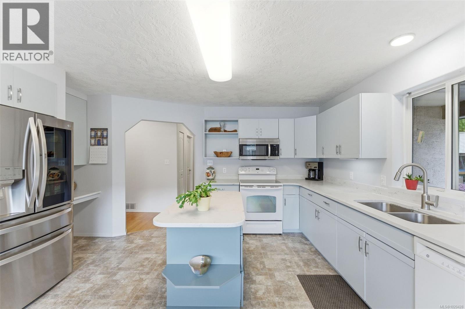 1149 Walkem Rd — photo 13