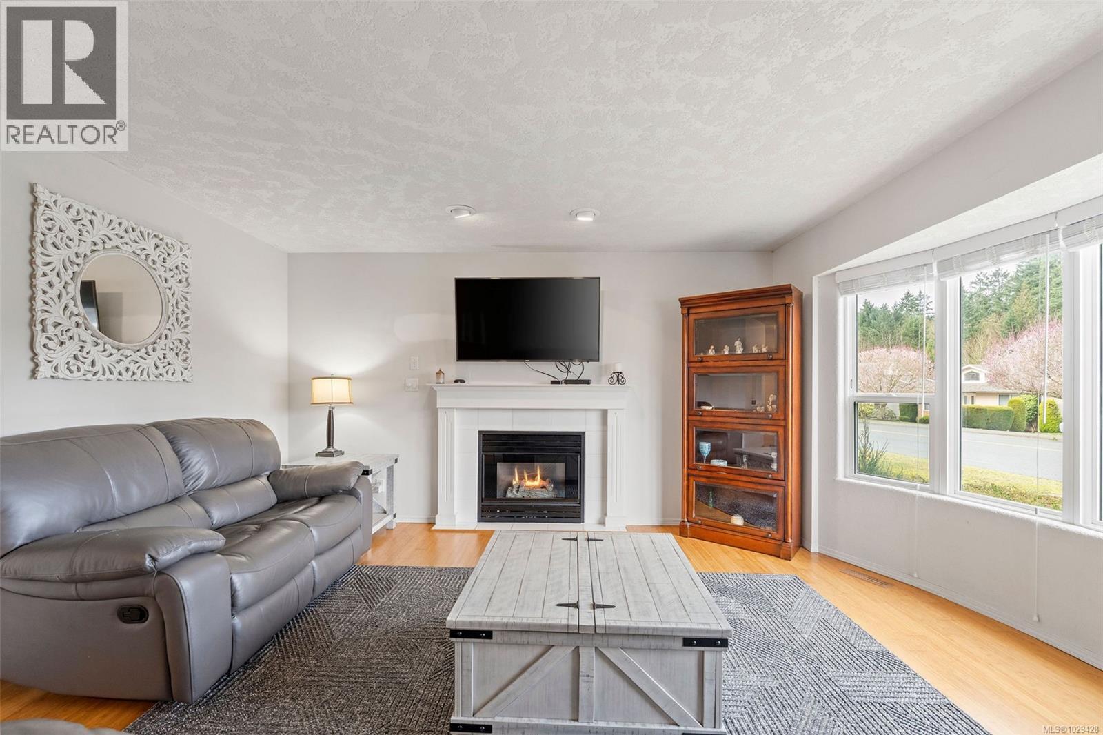 1149 Walkem Rd — photo 19