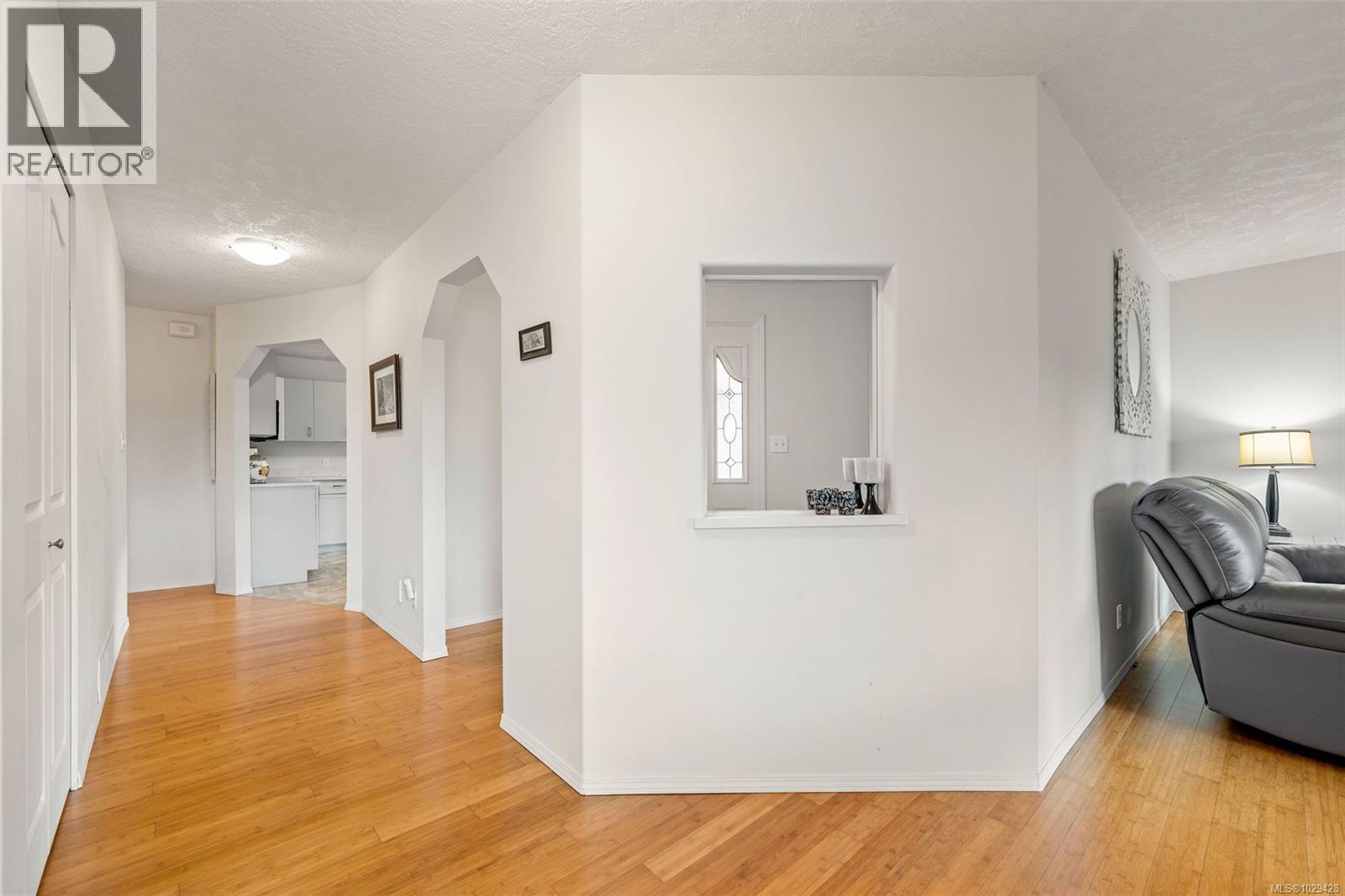 1149 Walkem Rd — photo 3