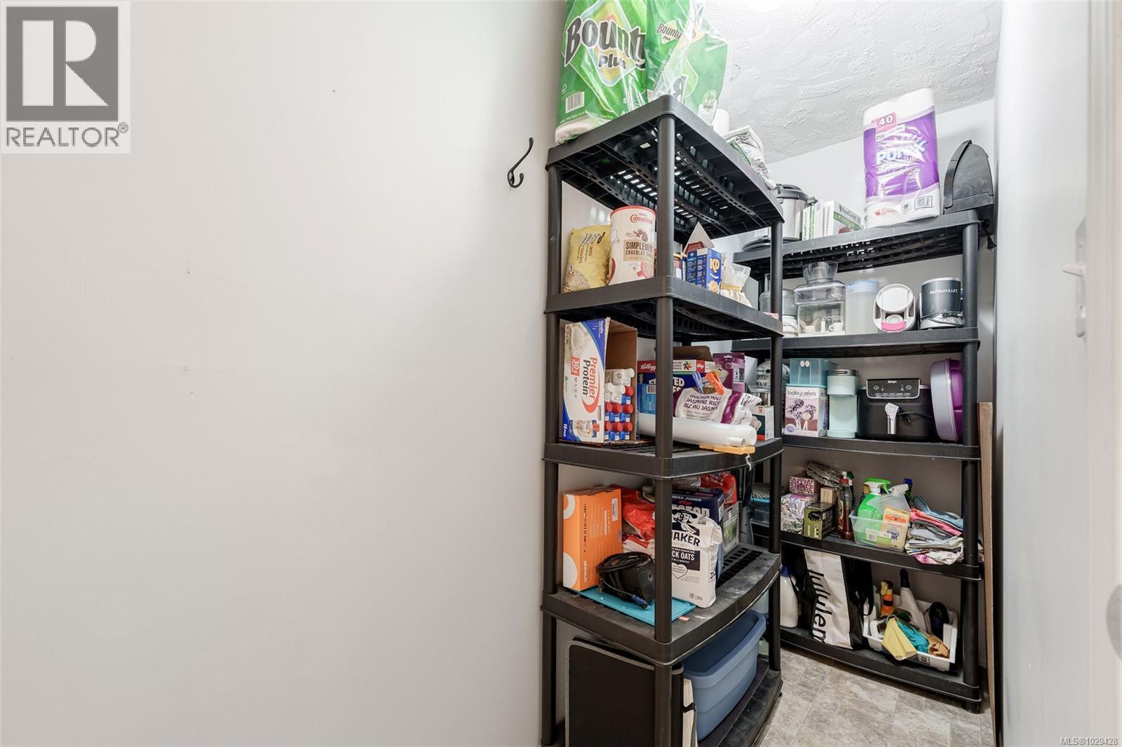 1149 Walkem Rd — photo 36