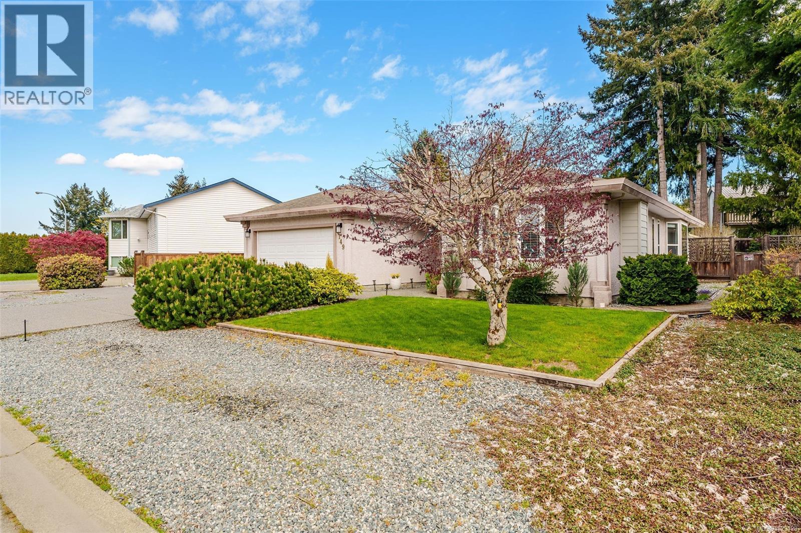 1149 Walkem Rd — photo 53