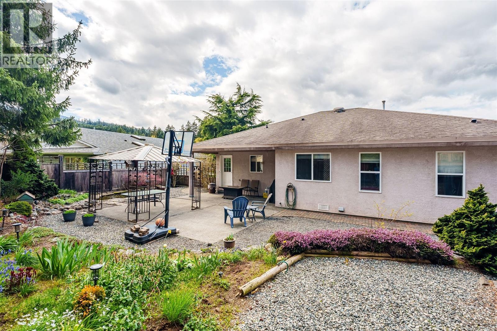 1149 Walkem Rd — photo 46