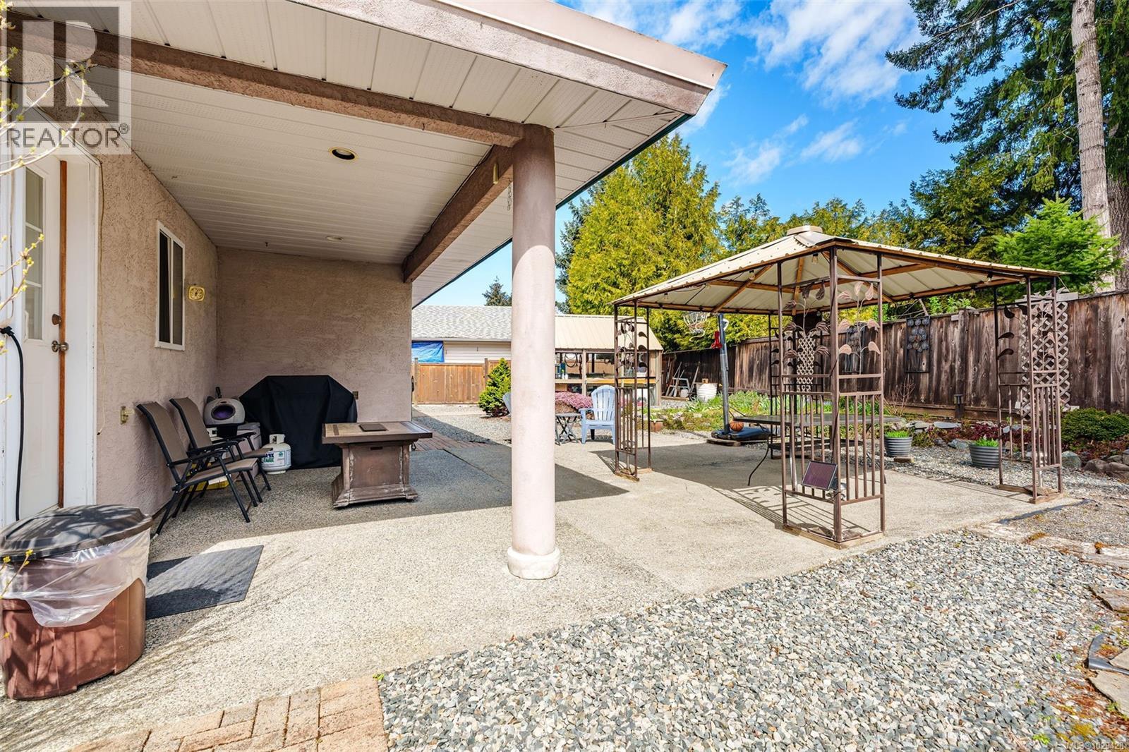 1149 Walkem Rd — photo 39