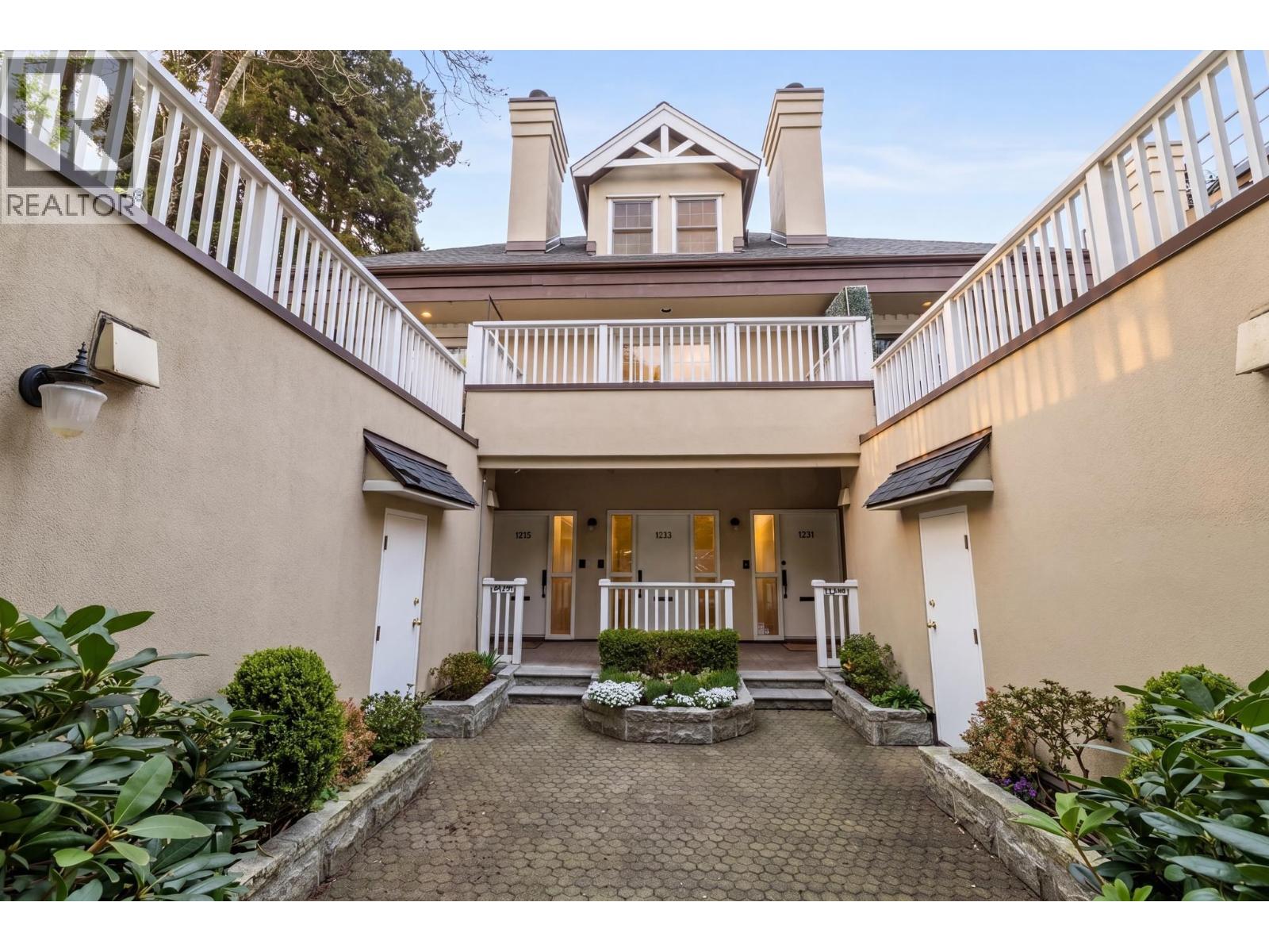 1229 W 8TH AVENUE, Vancouver