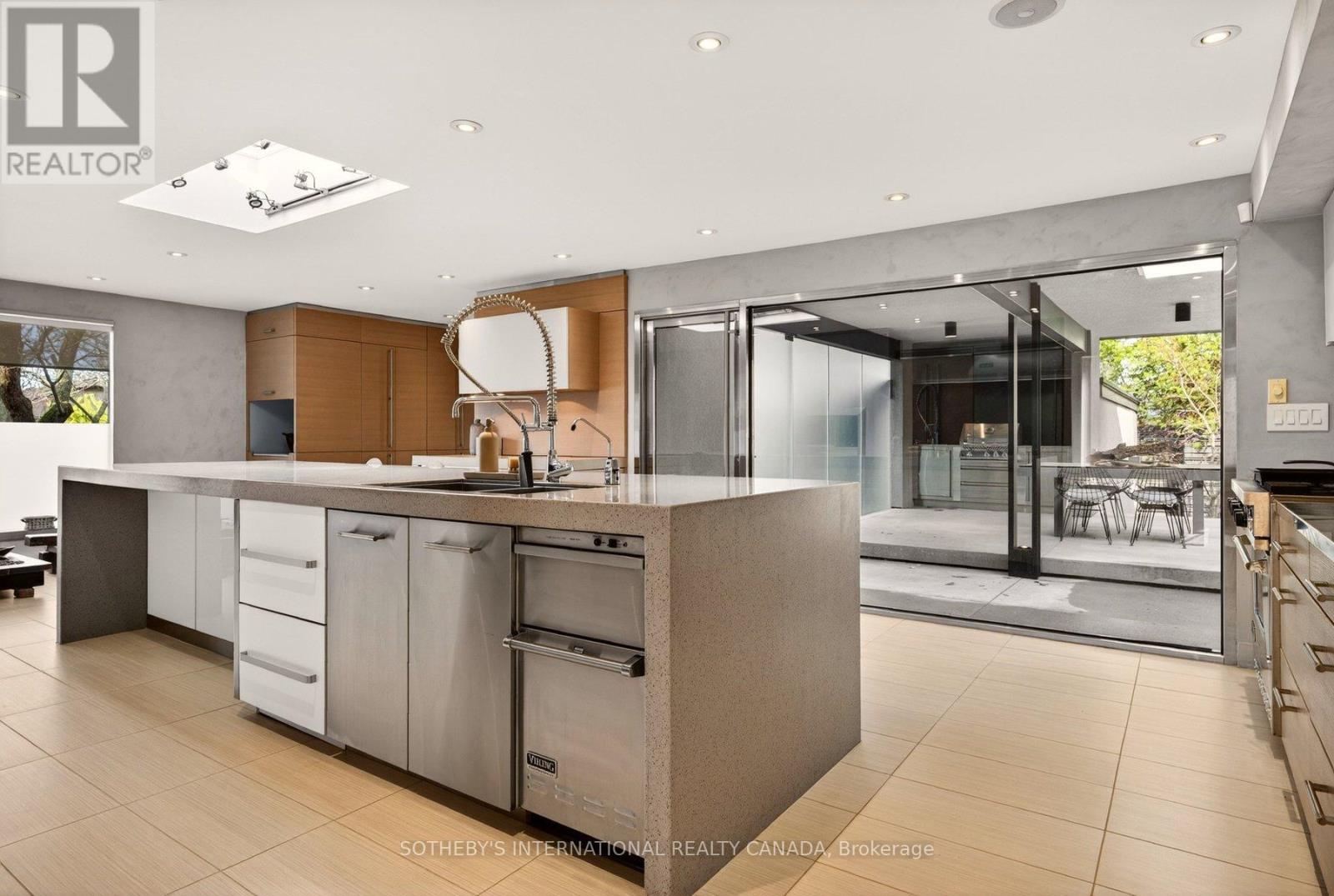 105 MARSDALE DRIVE — photo 13