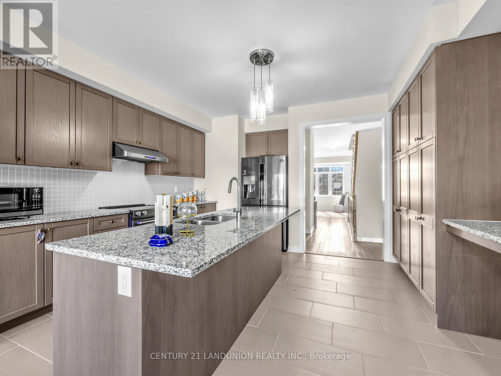 10941 VICTORIA SQUARE BOULEVARD - 11