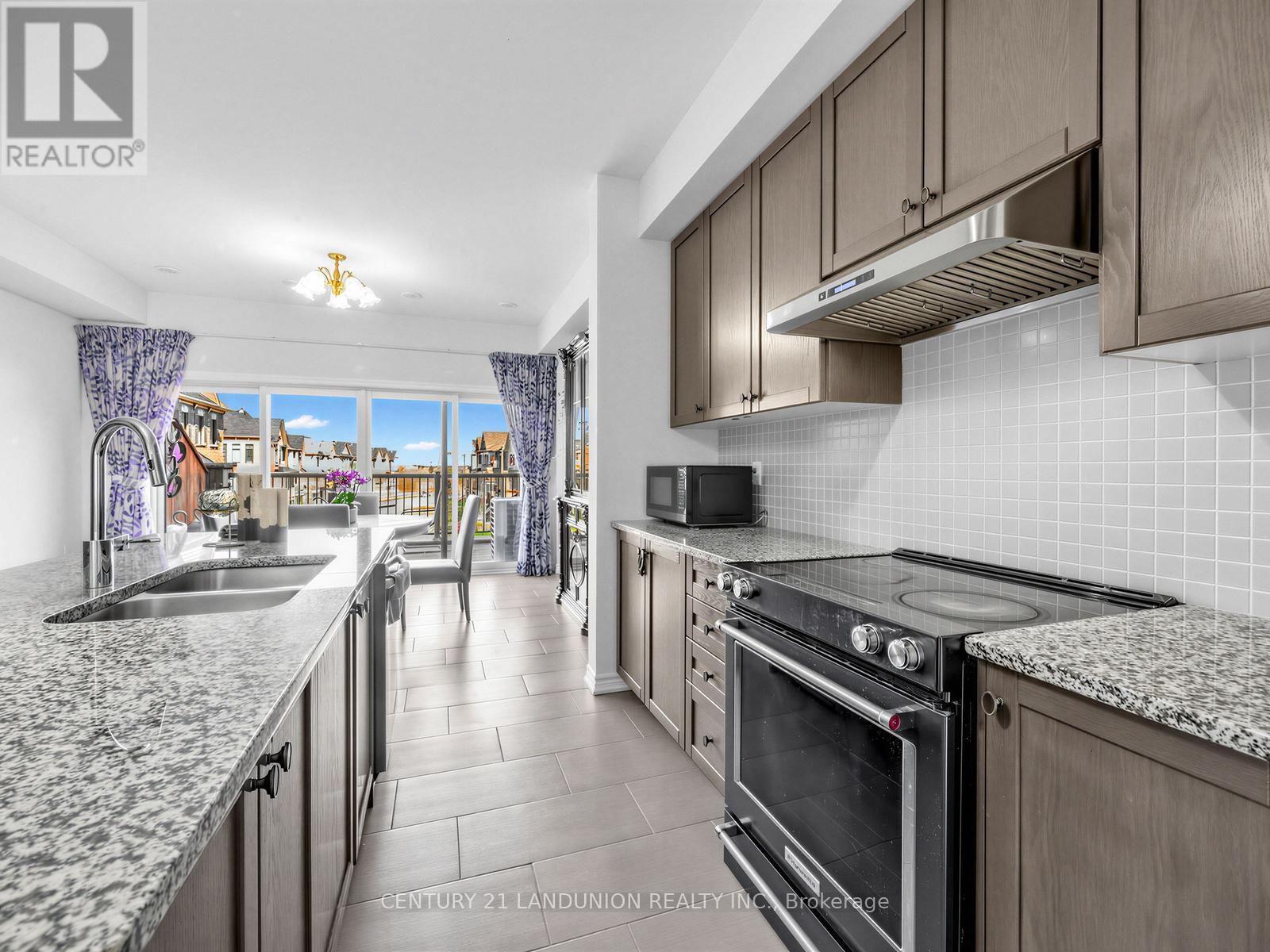 10941 VICTORIA SQUARE BOULEVARD - 17
