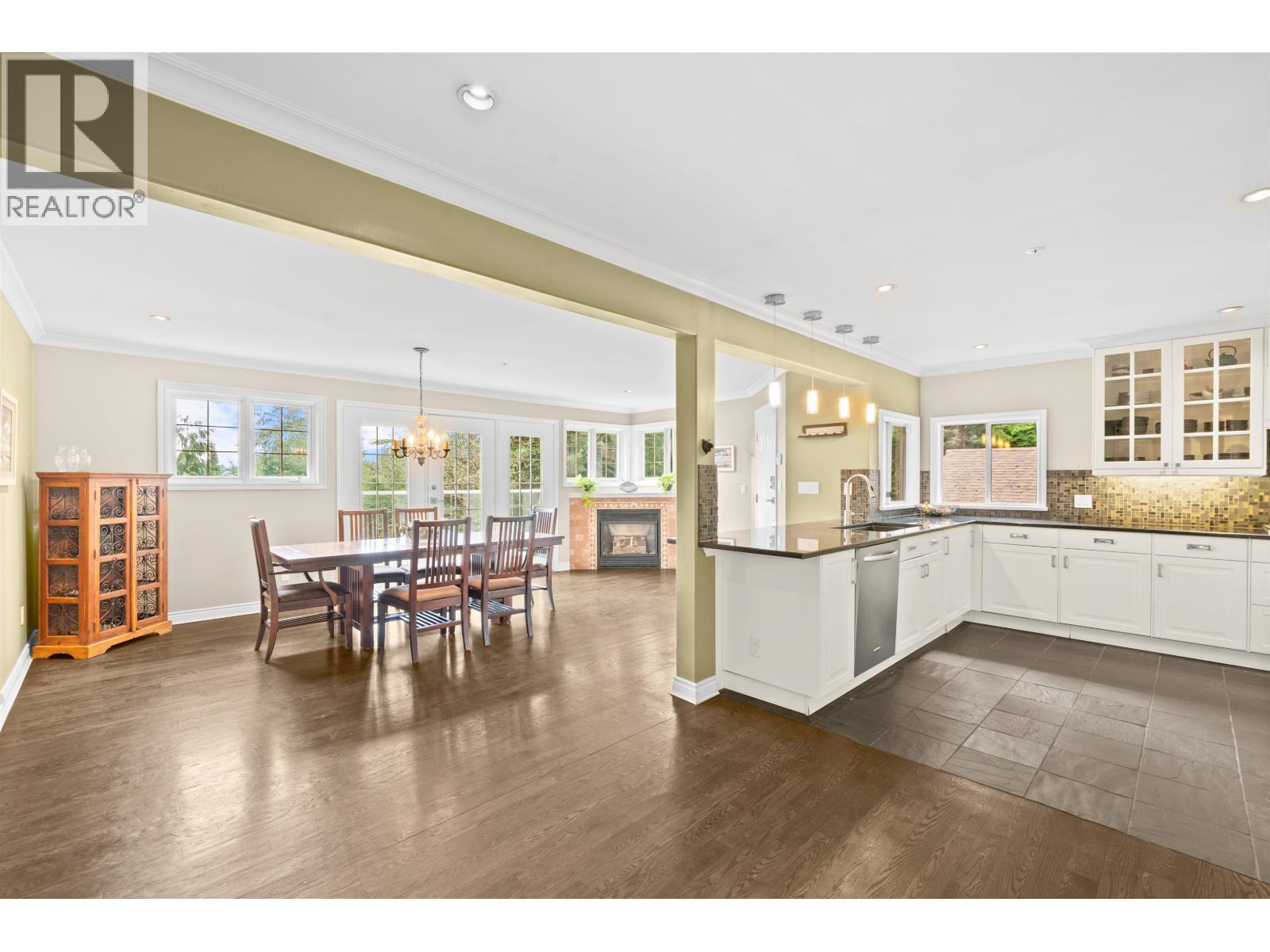 4622 COVE CLIFF ROAD, North Vancouver