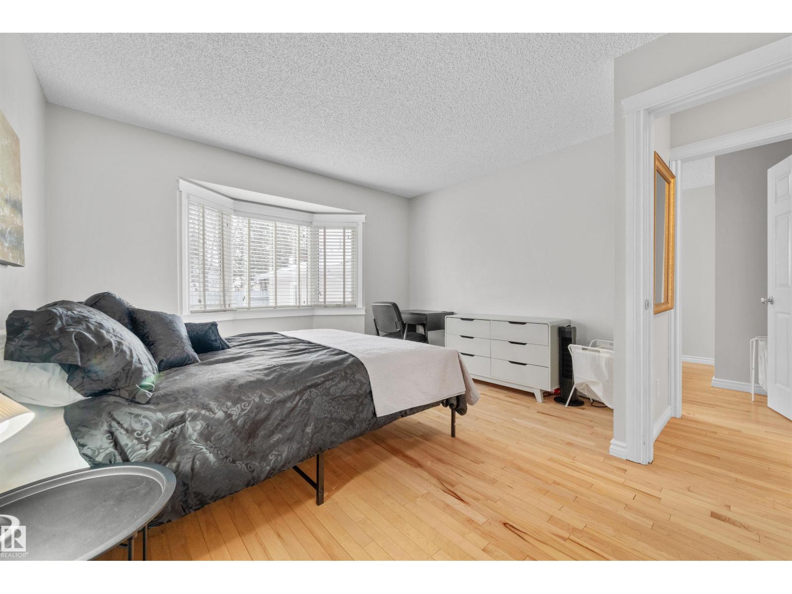 1127 36 ST NW, Edmonton