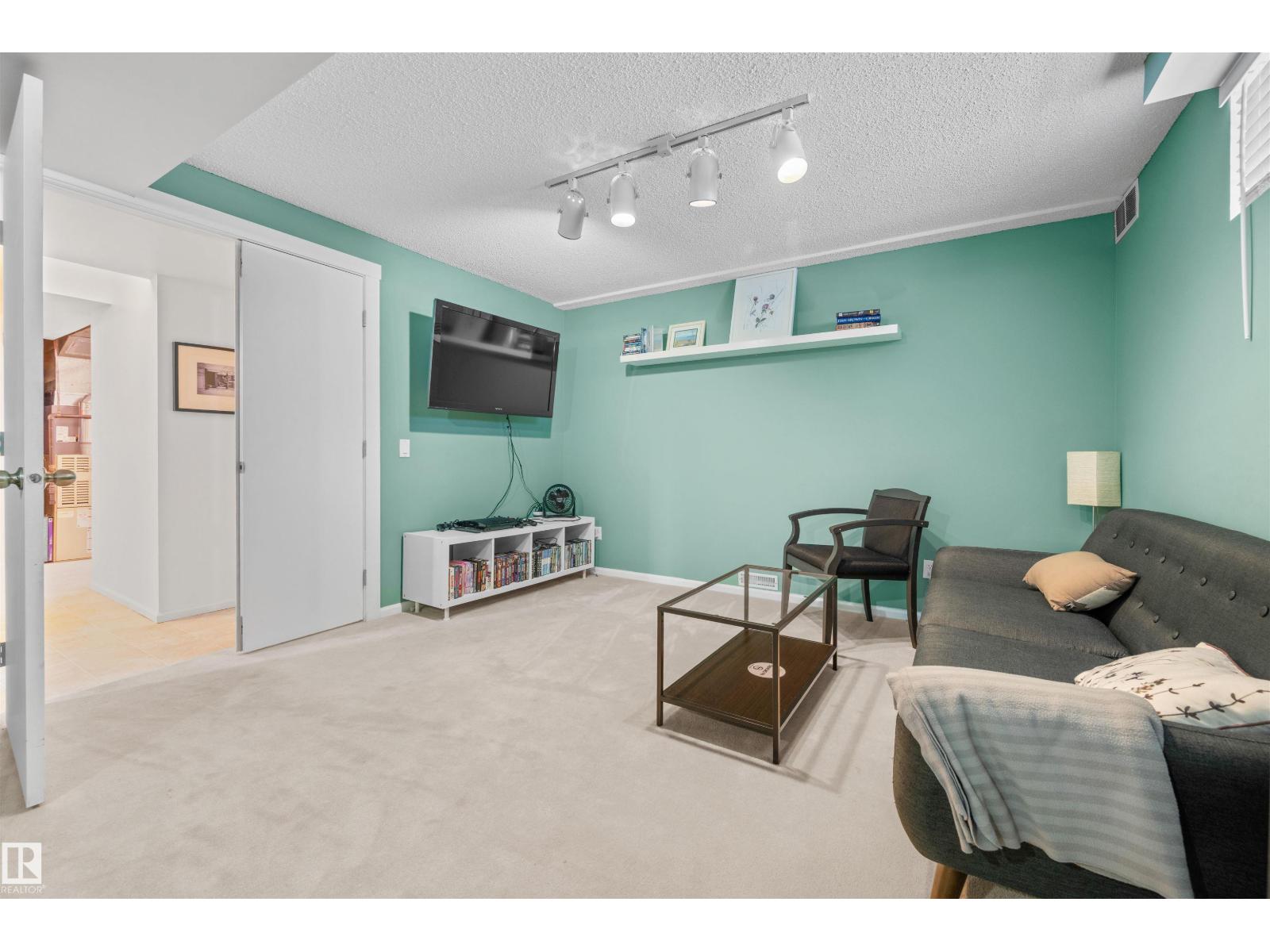 1127 36 ST NW, Edmonton