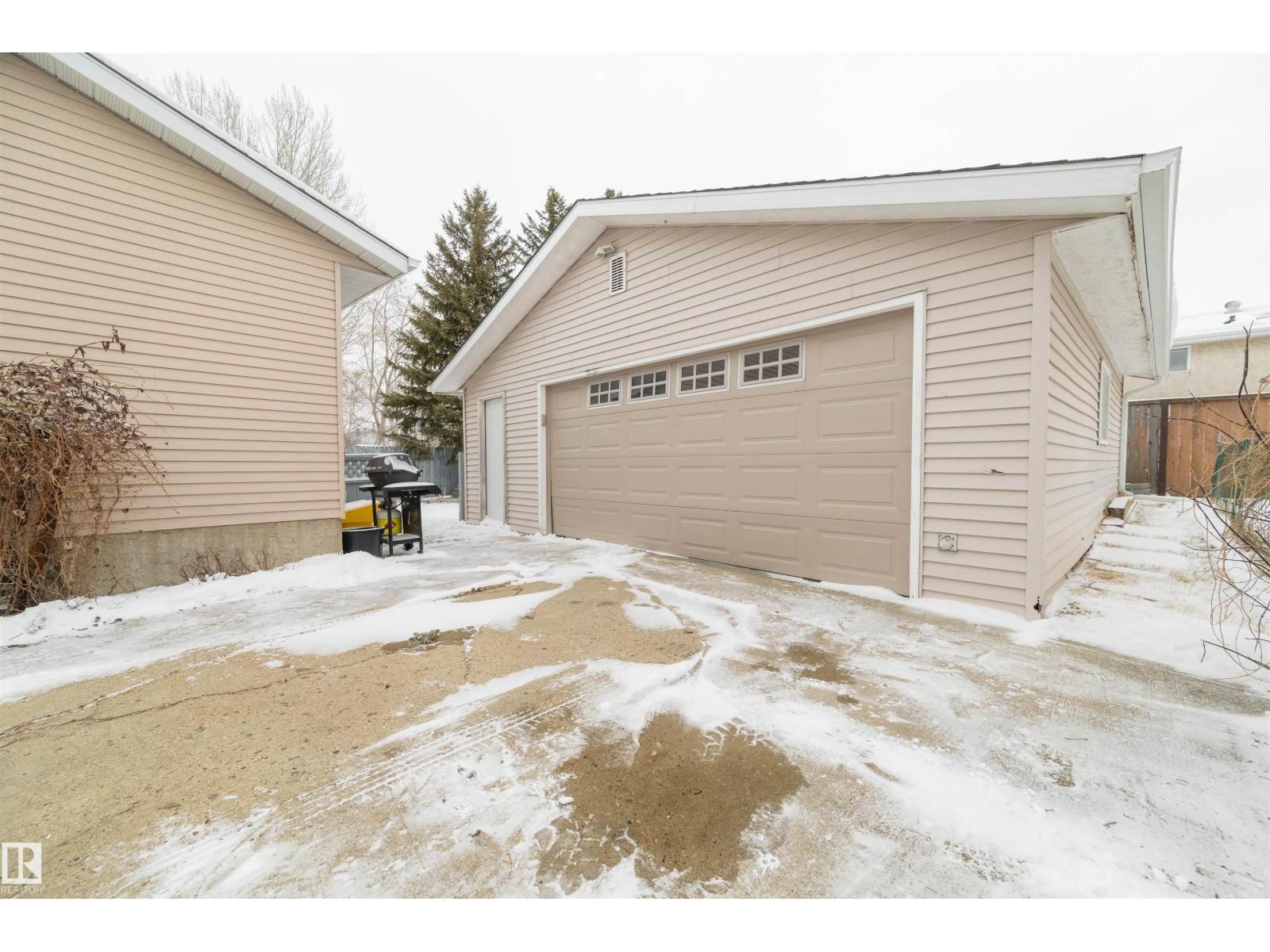 1127 36 ST NW, Edmonton