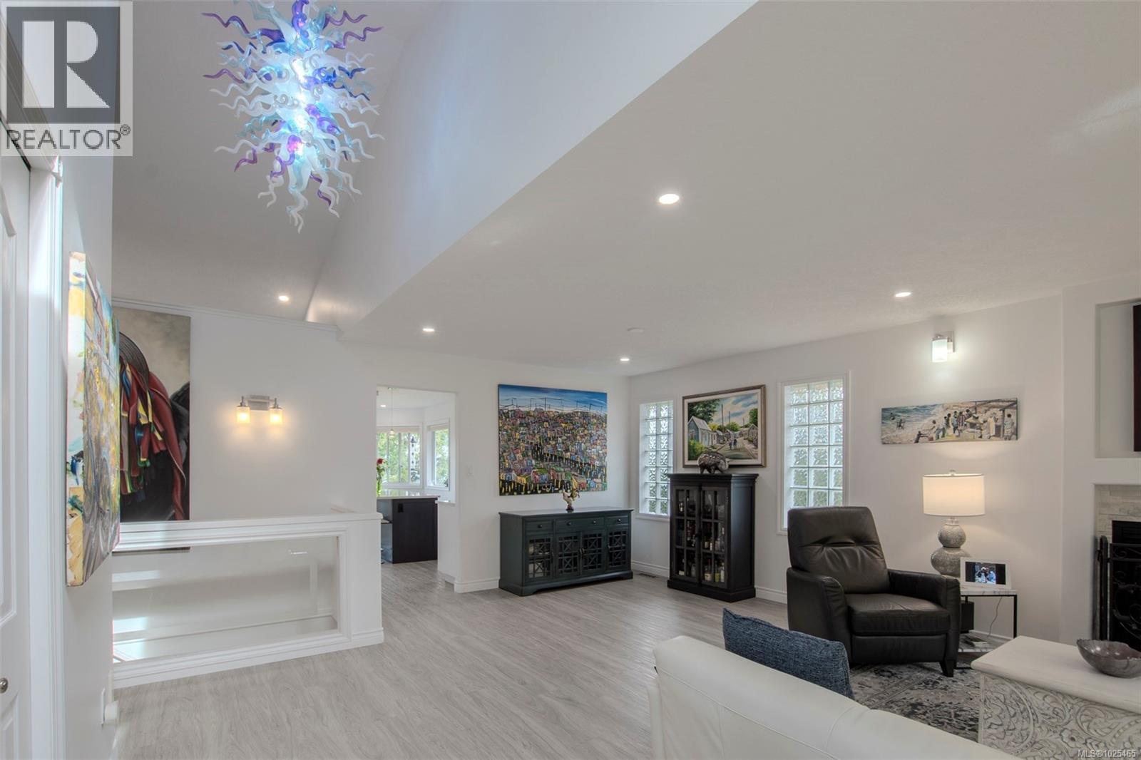 6039 Chippewa Rd - 16