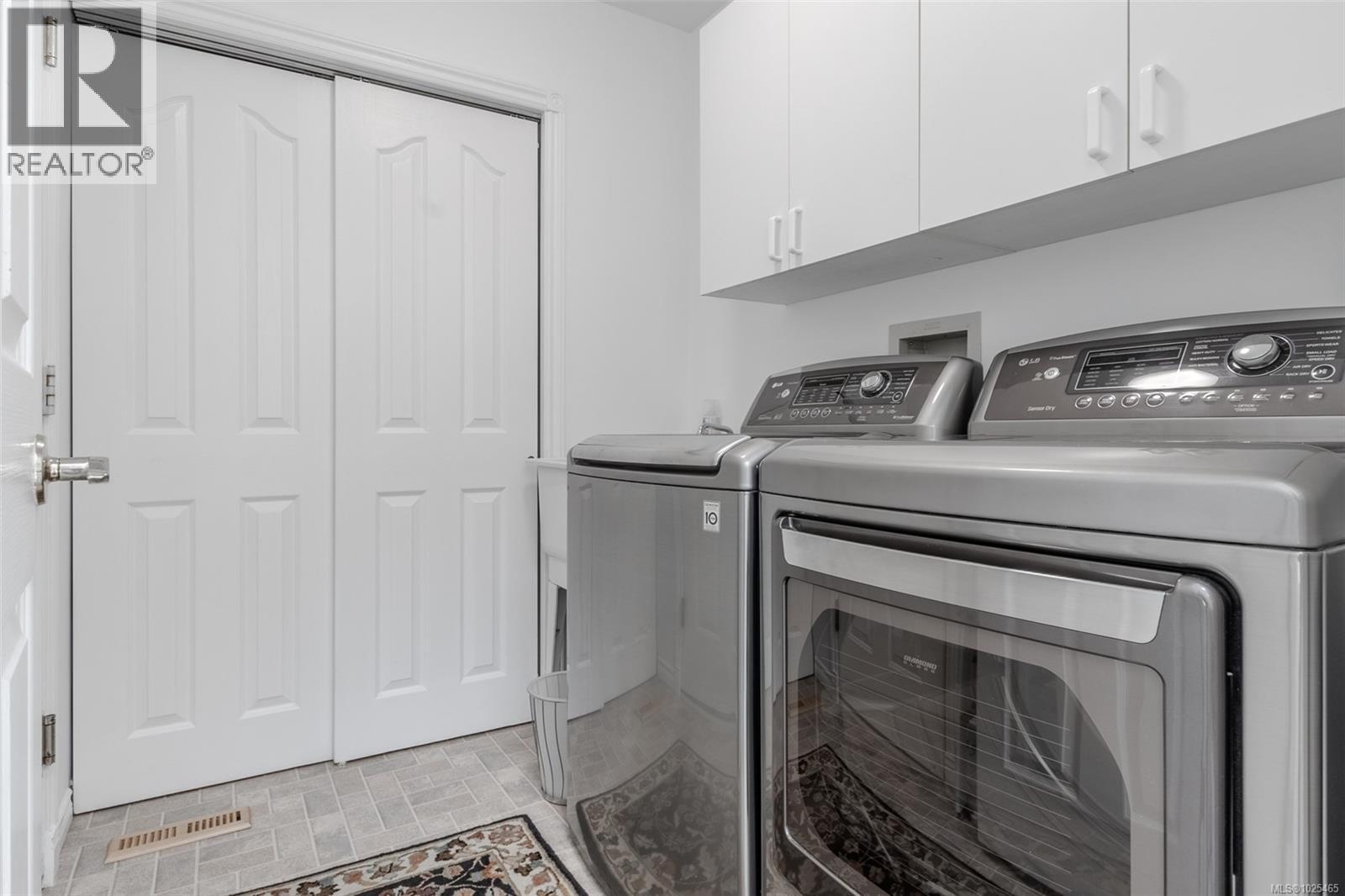 6039 Chippewa Rd - 24