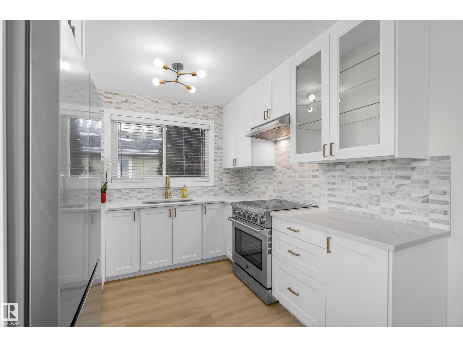 712 KNOTTWOOD RD NW, Edmonton