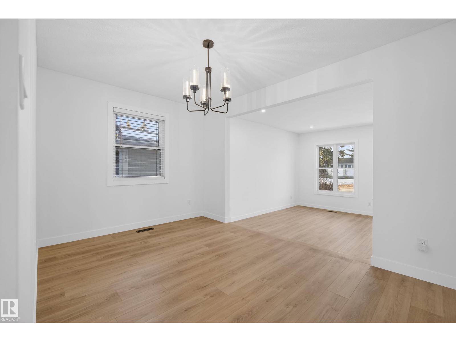 712 KNOTTWOOD RD NW, Edmonton