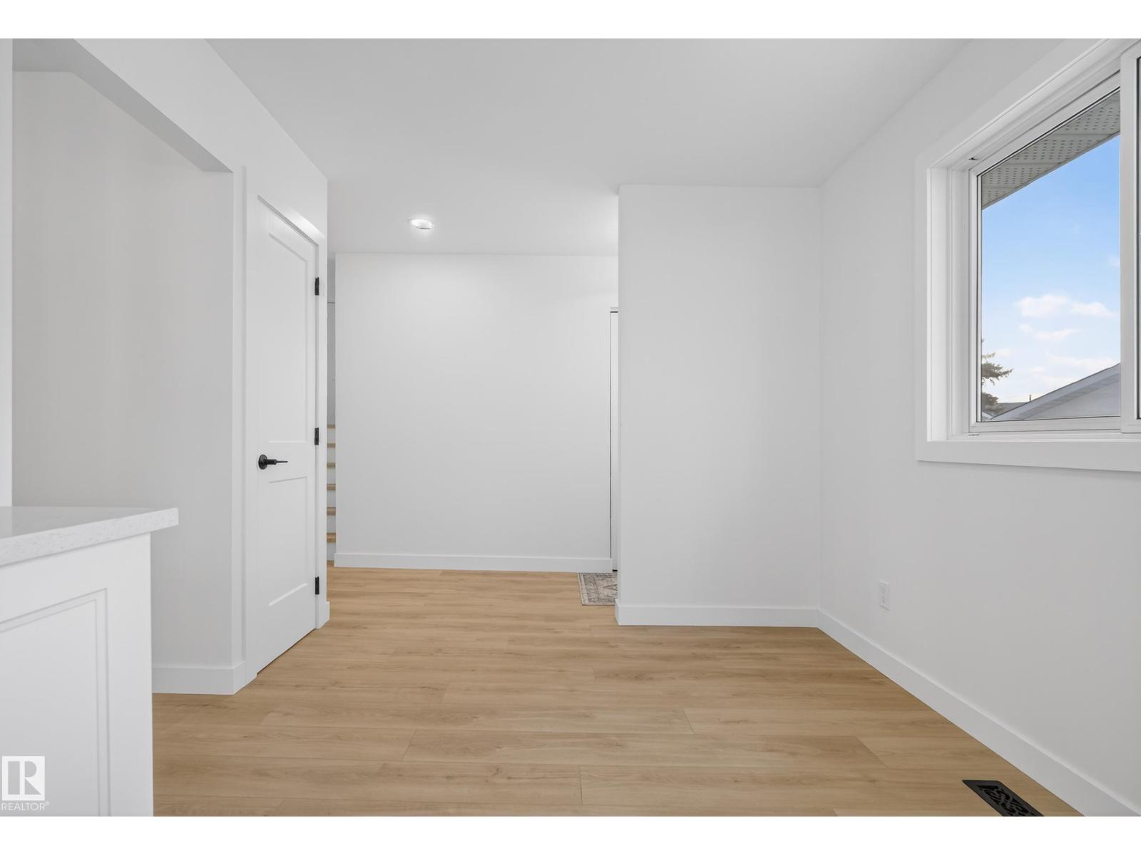 712 KNOTTWOOD RD NW, Edmonton