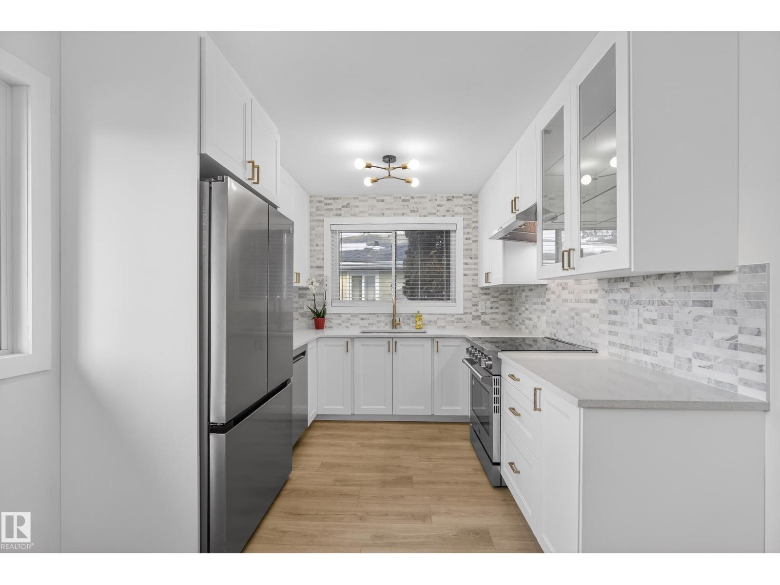 712 KNOTTWOOD RD NW, Edmonton