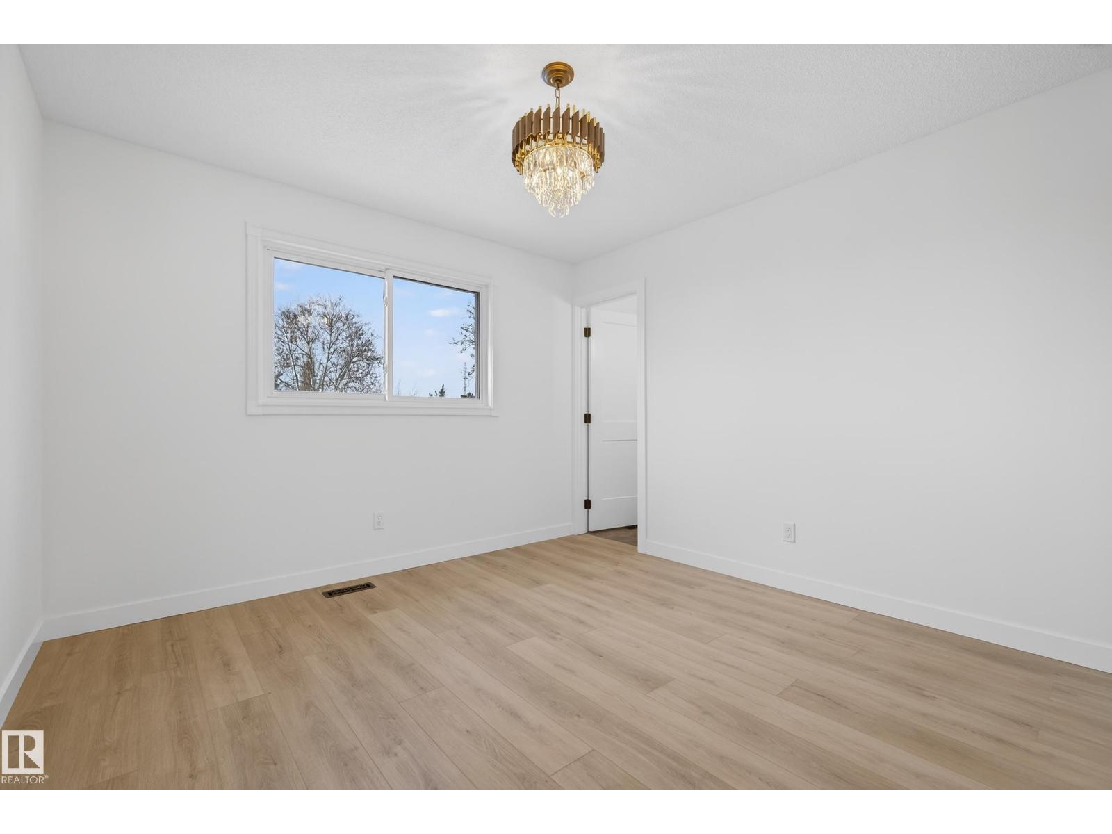 712 KNOTTWOOD RD NW, Edmonton