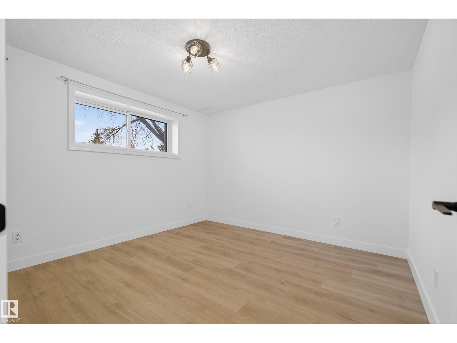 712 KNOTTWOOD RD NW, Edmonton