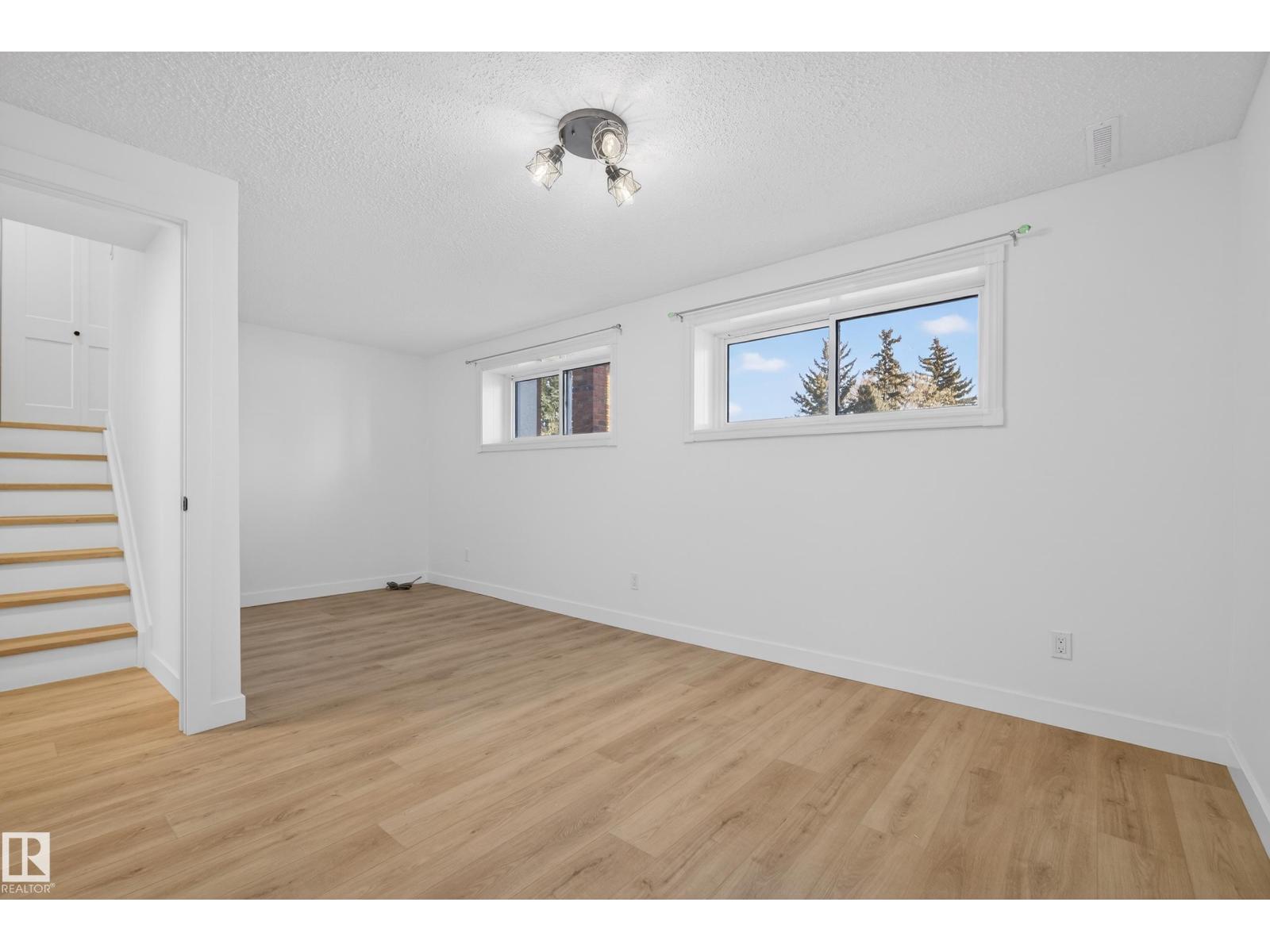 712 KNOTTWOOD RD NW, Edmonton