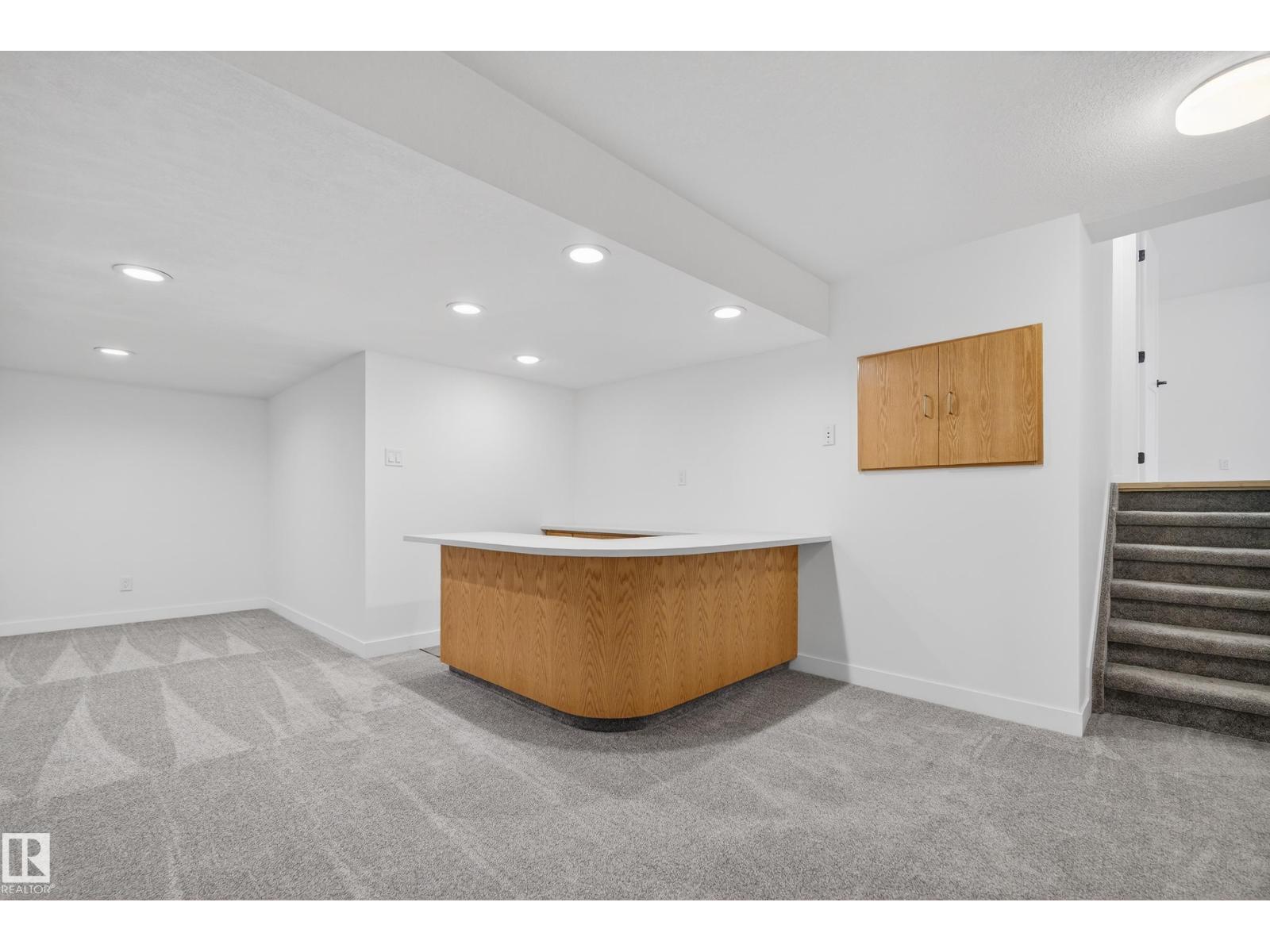 712 KNOTTWOOD RD NW, Edmonton