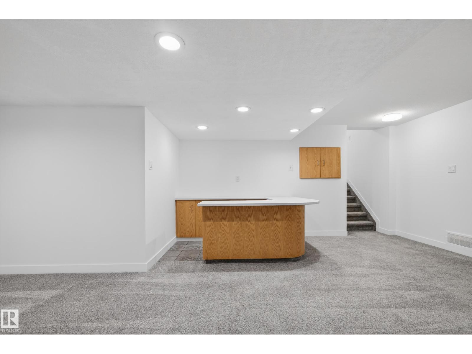 712 KNOTTWOOD RD NW, Edmonton