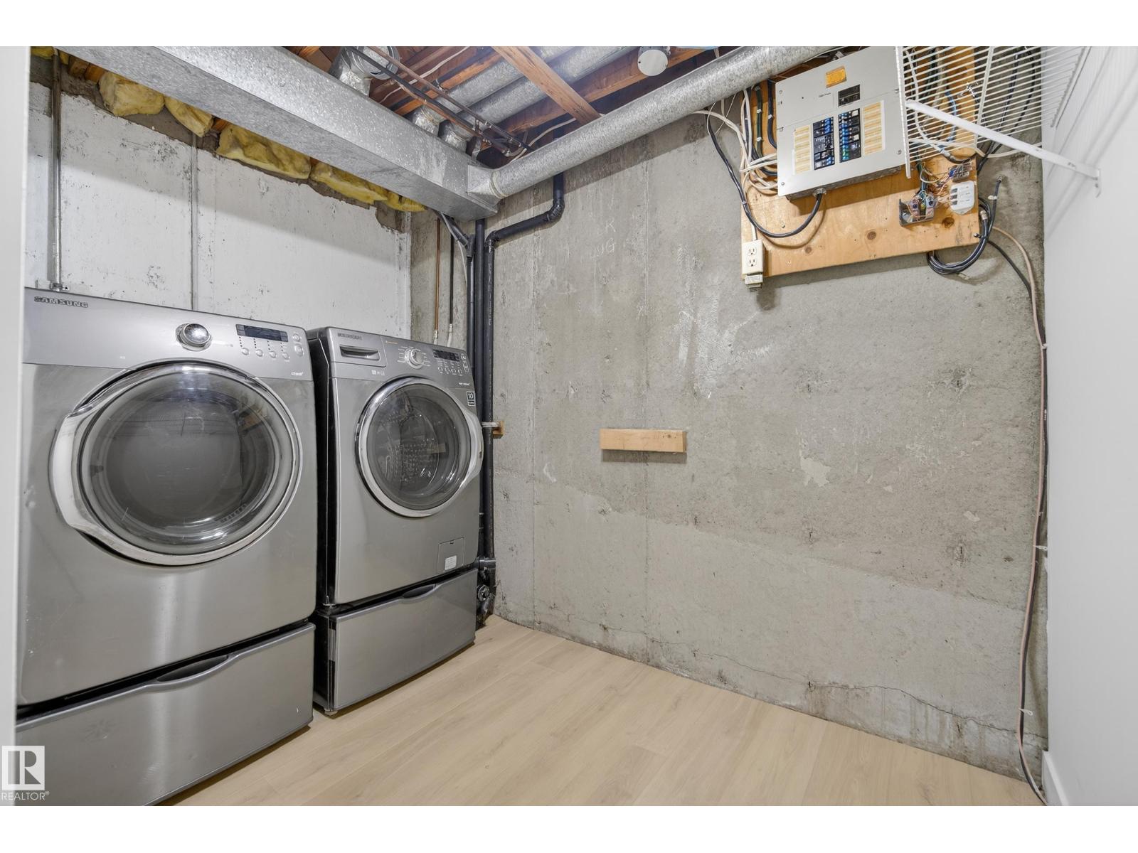 712 KNOTTWOOD RD NW, Edmonton