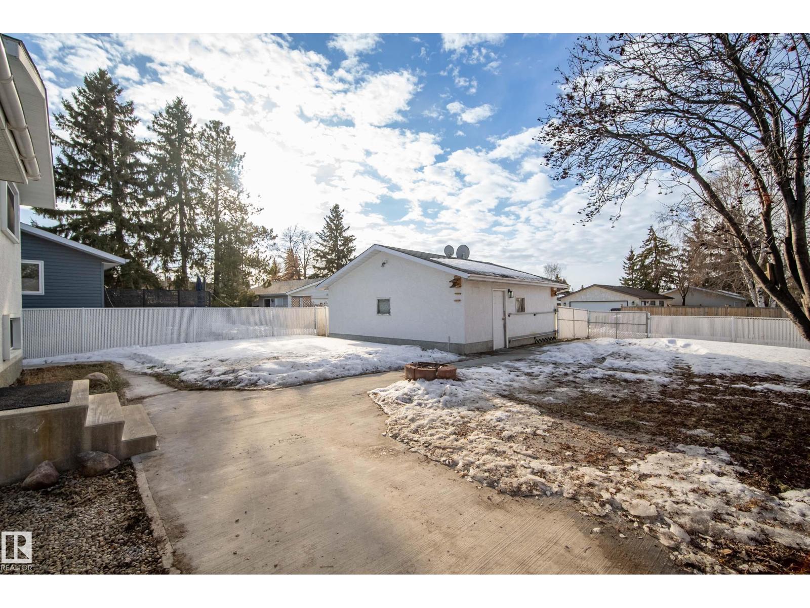 712 KNOTTWOOD RD NW, Edmonton