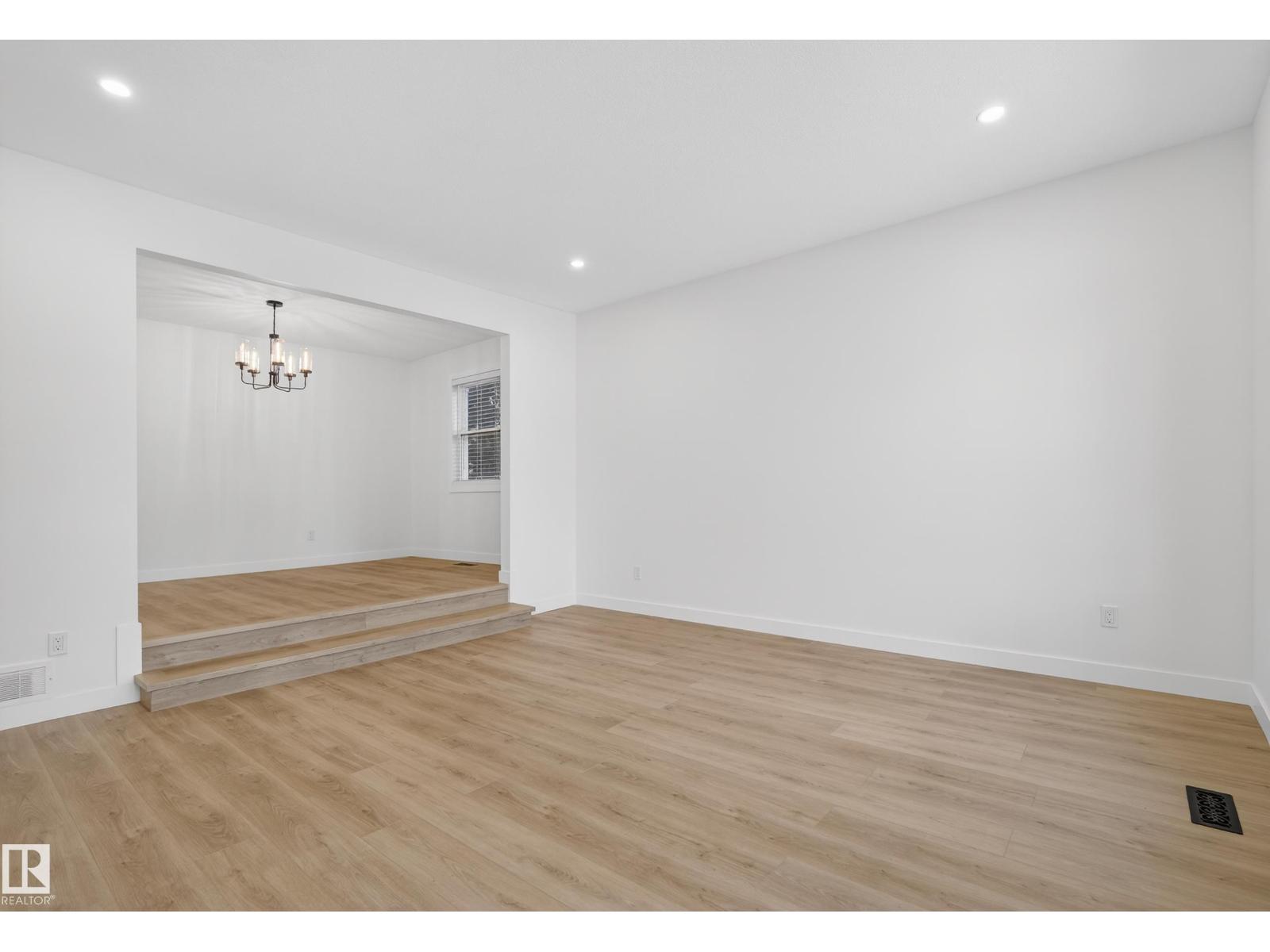 712 KNOTTWOOD RD NW, Edmonton