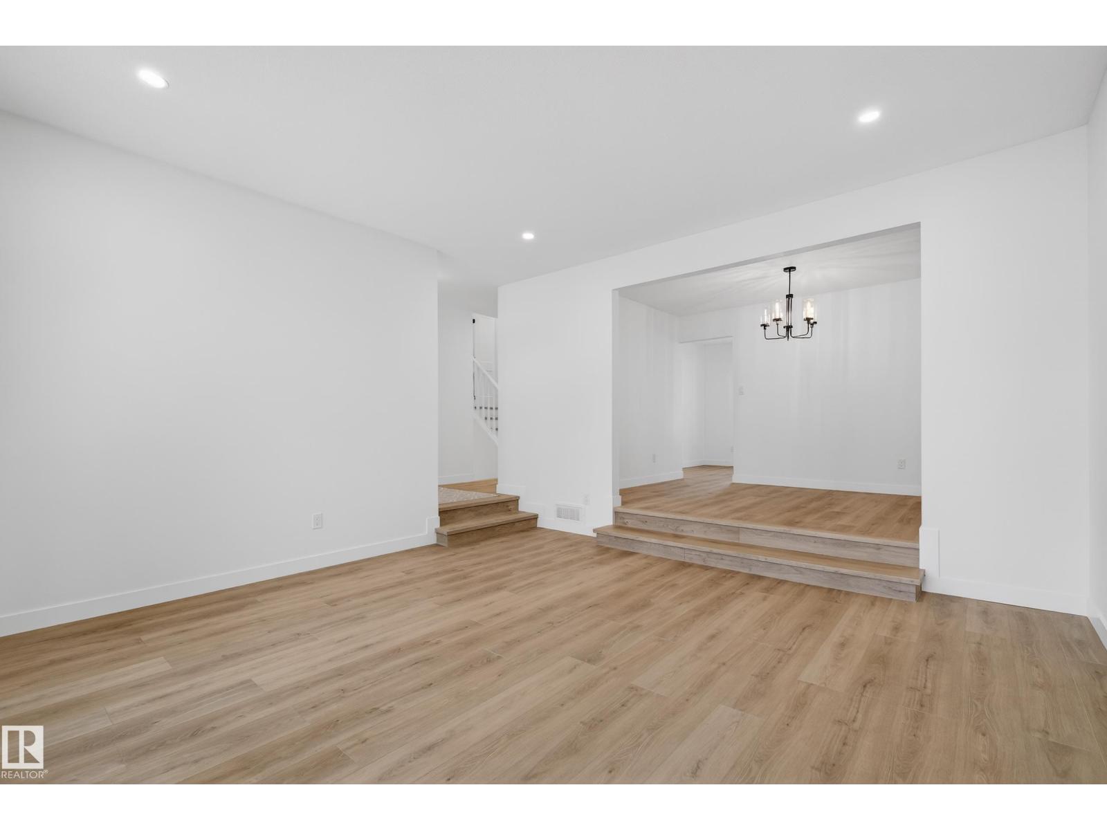 712 KNOTTWOOD RD NW, Edmonton