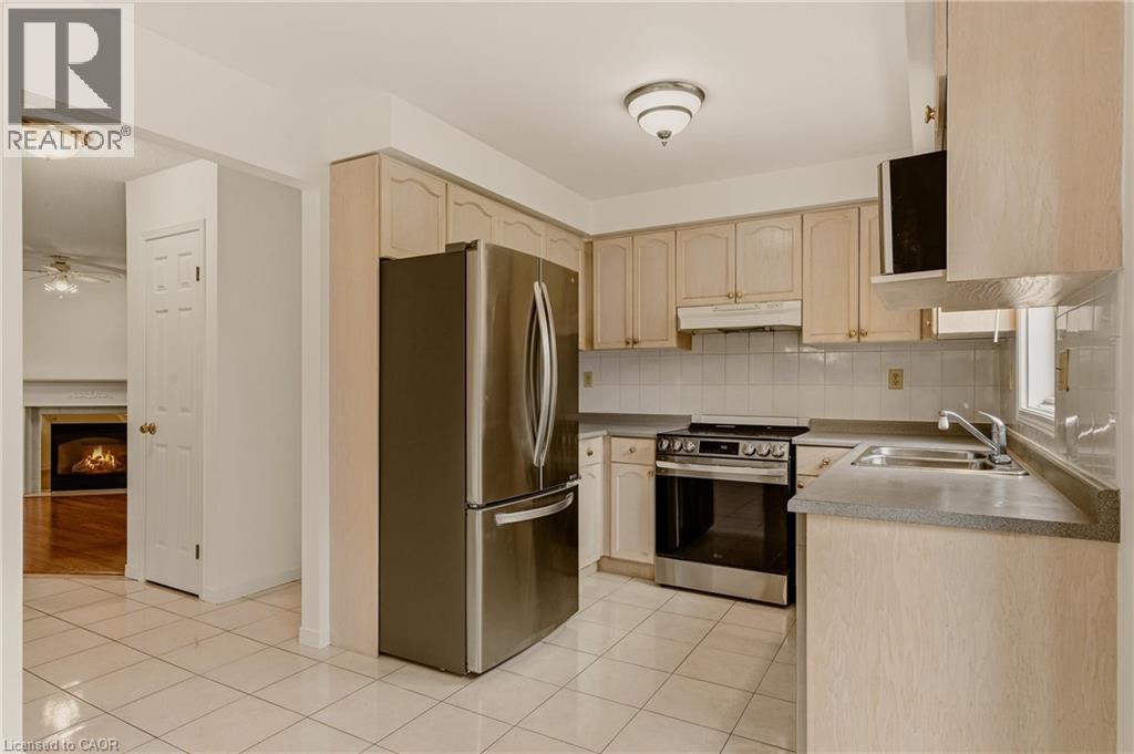 90 LYNNETTE Drive - 12