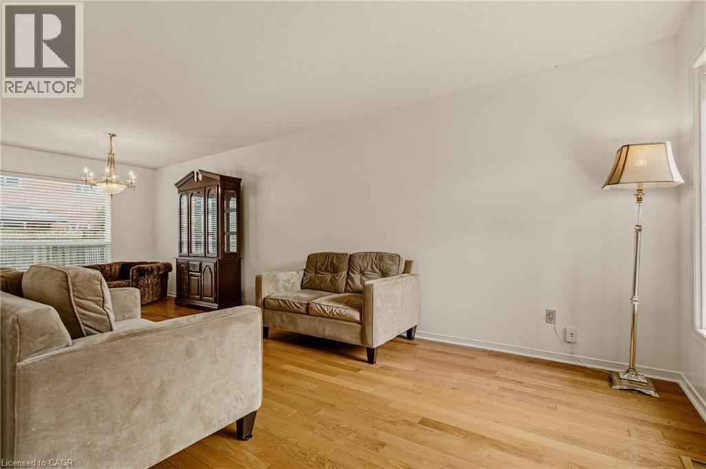 90 LYNNETTE Drive - 18