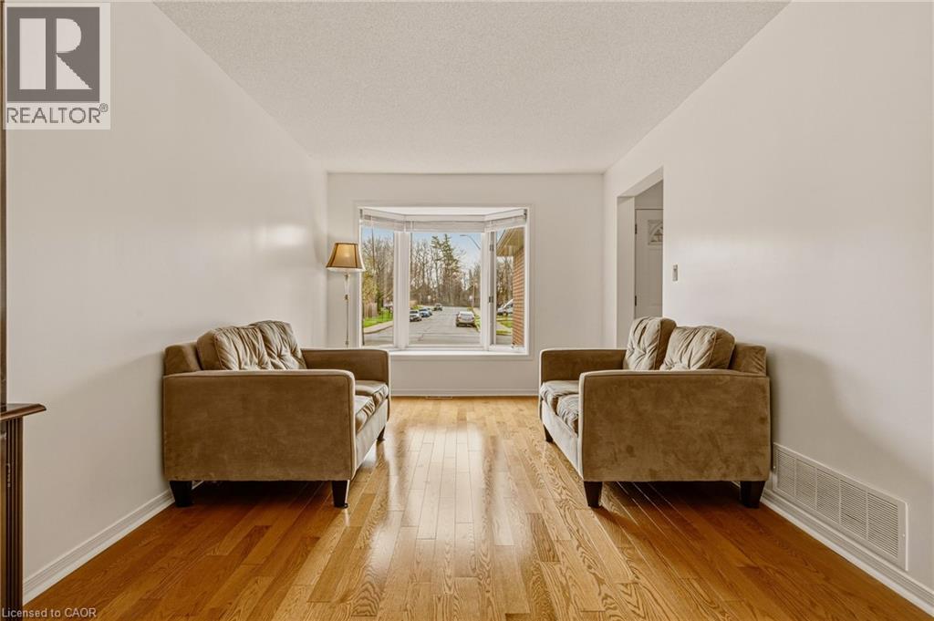 90 LYNNETTE Drive - 21