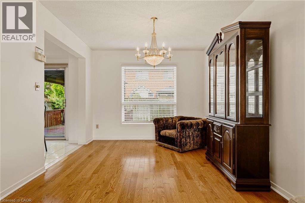 90 LYNNETTE Drive - 22