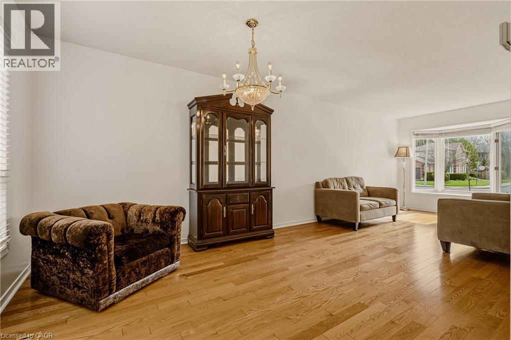 90 LYNNETTE Drive - 23