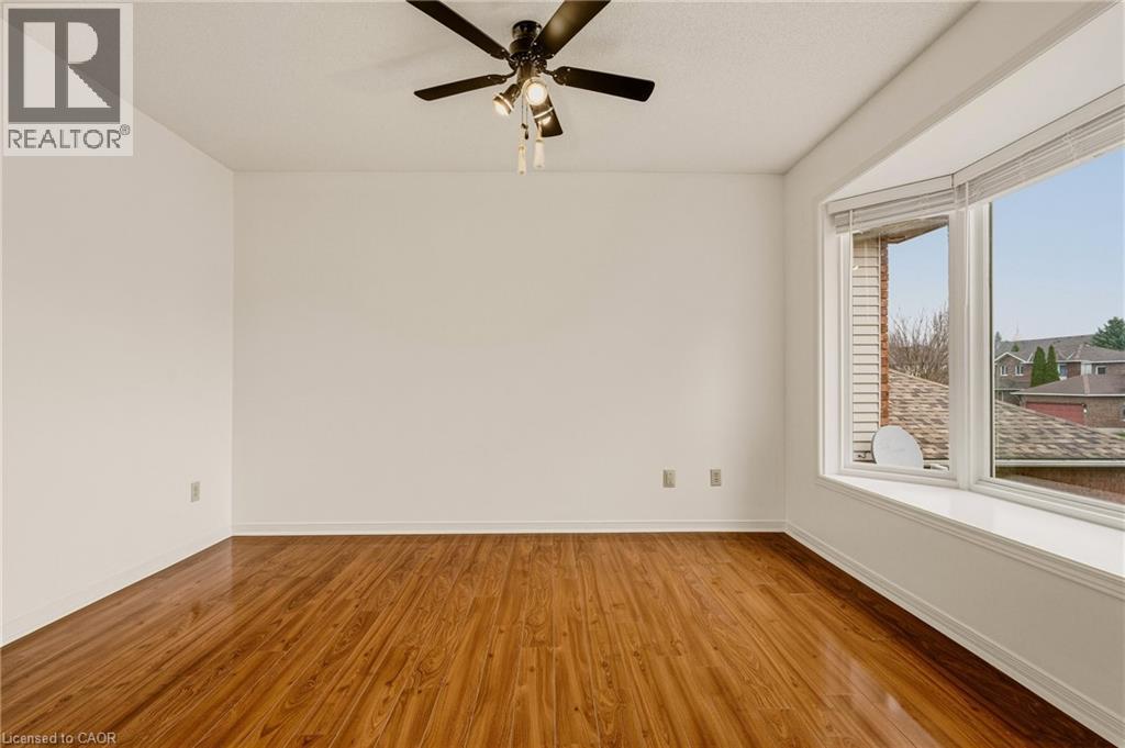 90 LYNNETTE Drive - 34