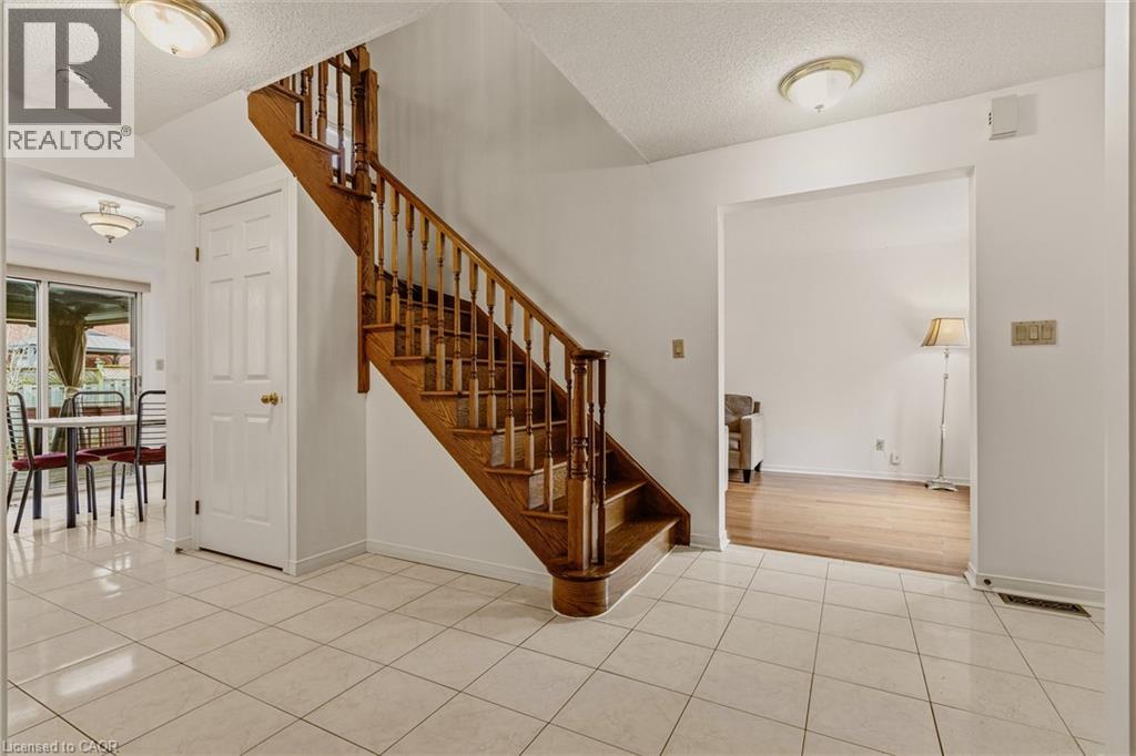 90 LYNNETTE Drive - 8