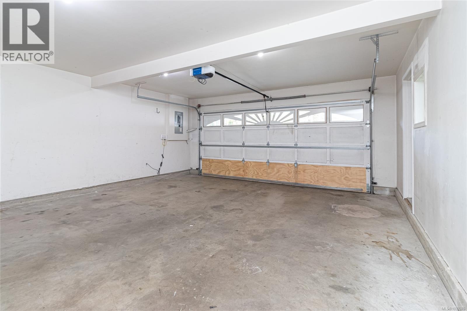  278 Burnside Road East, Saanich