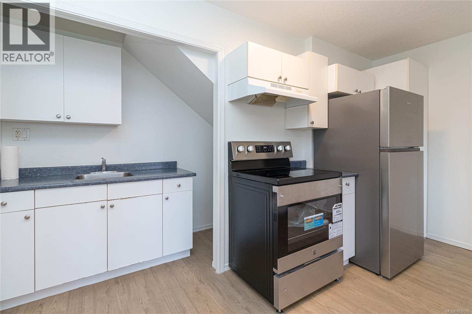  278 Burnside Road East, Saanich