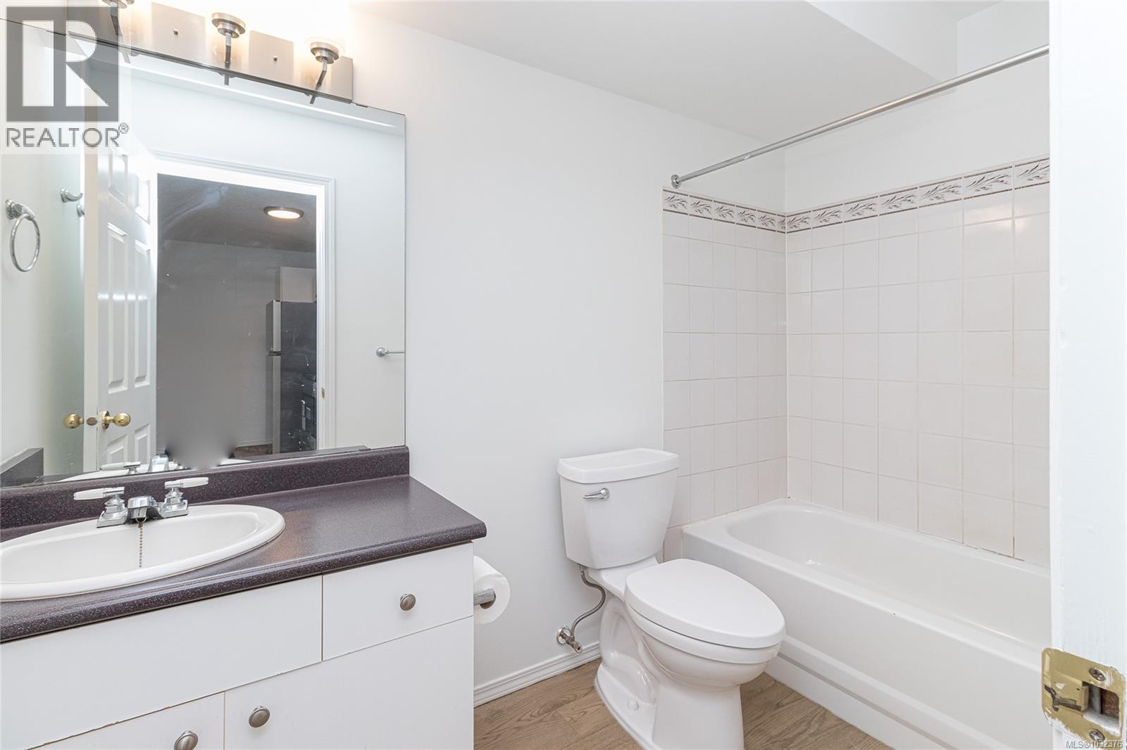  278 Burnside Road East, Saanich