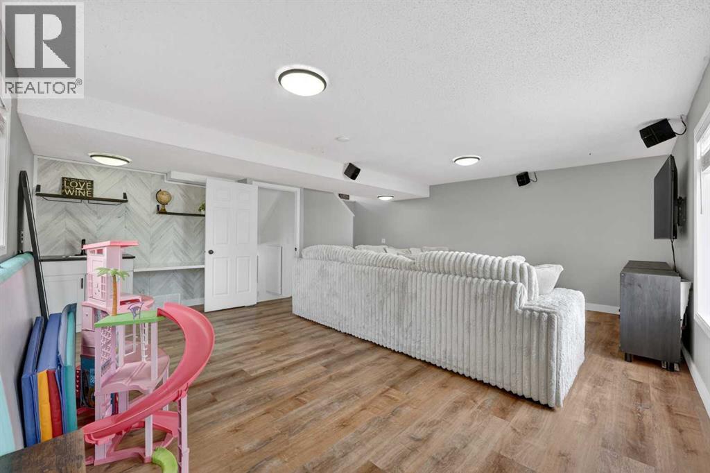 Single Family House 4 Level for Sale in  Copperfield Gardens SE Copperfield Calgary 